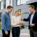 Schlüssel- und Dokumentenübergabe direkt vor dem Haus