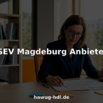 Ein Hausverwalter prüft am Schreibtisch sorgfältig die Mietverträge.