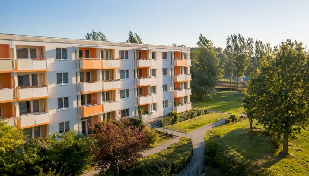 Fassade eines Wohnhauses im Magdeburger Stadtteil